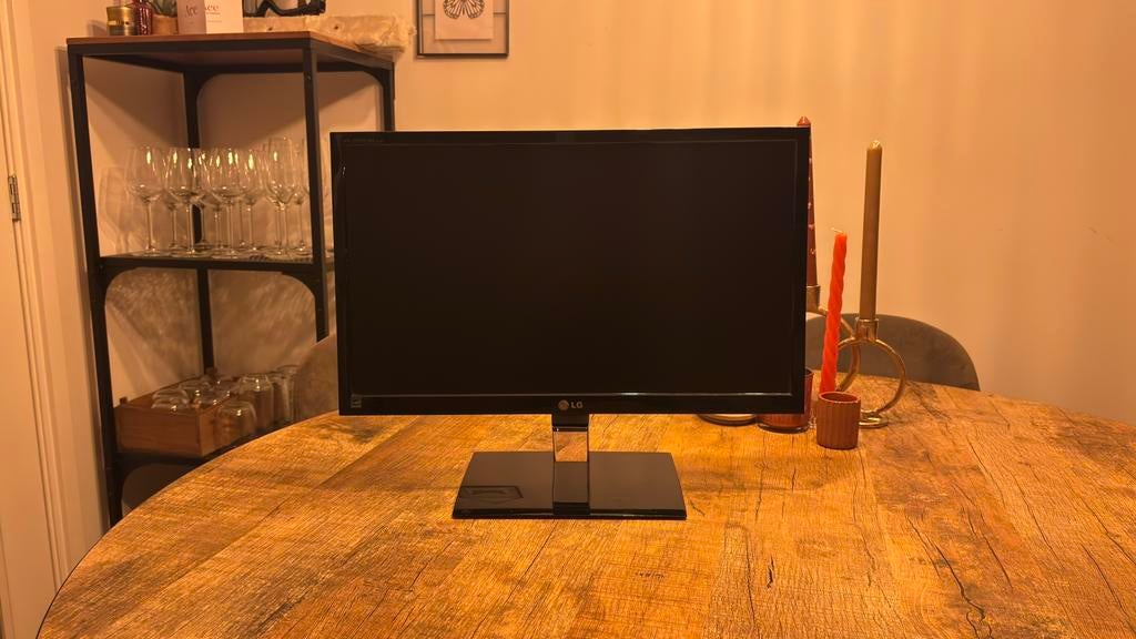 LG monitor, Gebruikt, 3 tot 5 ms, Kantelbaar, Full HD