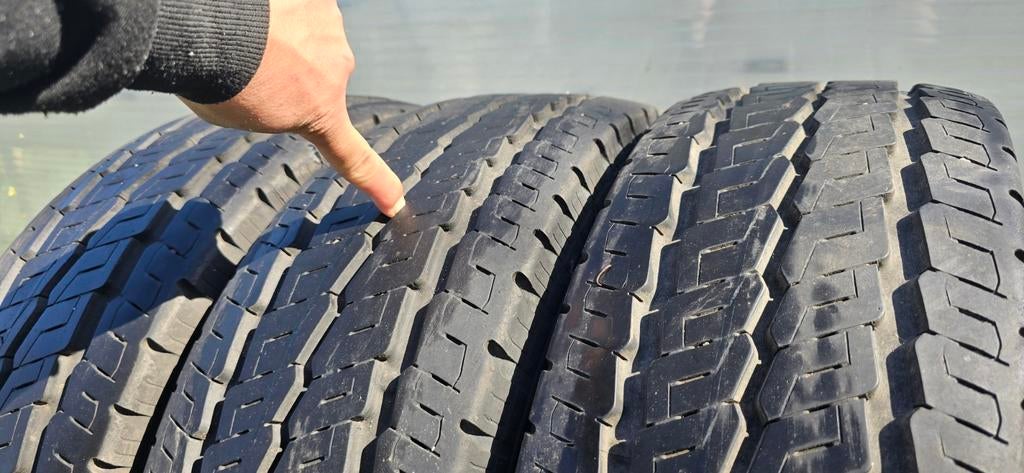 Continental 225 75 R16   3 stukken, Ophalen of Verzenden, Zo goed als nieuw, Overige maten