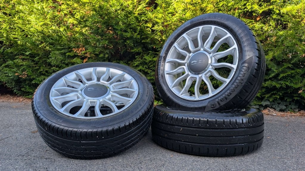 Originele Fiat 500 15” Velgen 185/55 R15 Zomerbanden 4x, Auto-onderdelen, Gebruikt, 15 inch, Banden en Velgen, Niet ingevuld