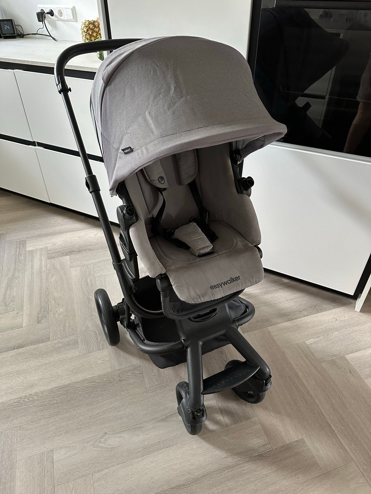 Easywalker Harvey 2 kinderwagen met reiswieg, Kinderen en Baby's, Zo goed als nieuw, Combiwagen, Verstelbare duwstang, Ophalen