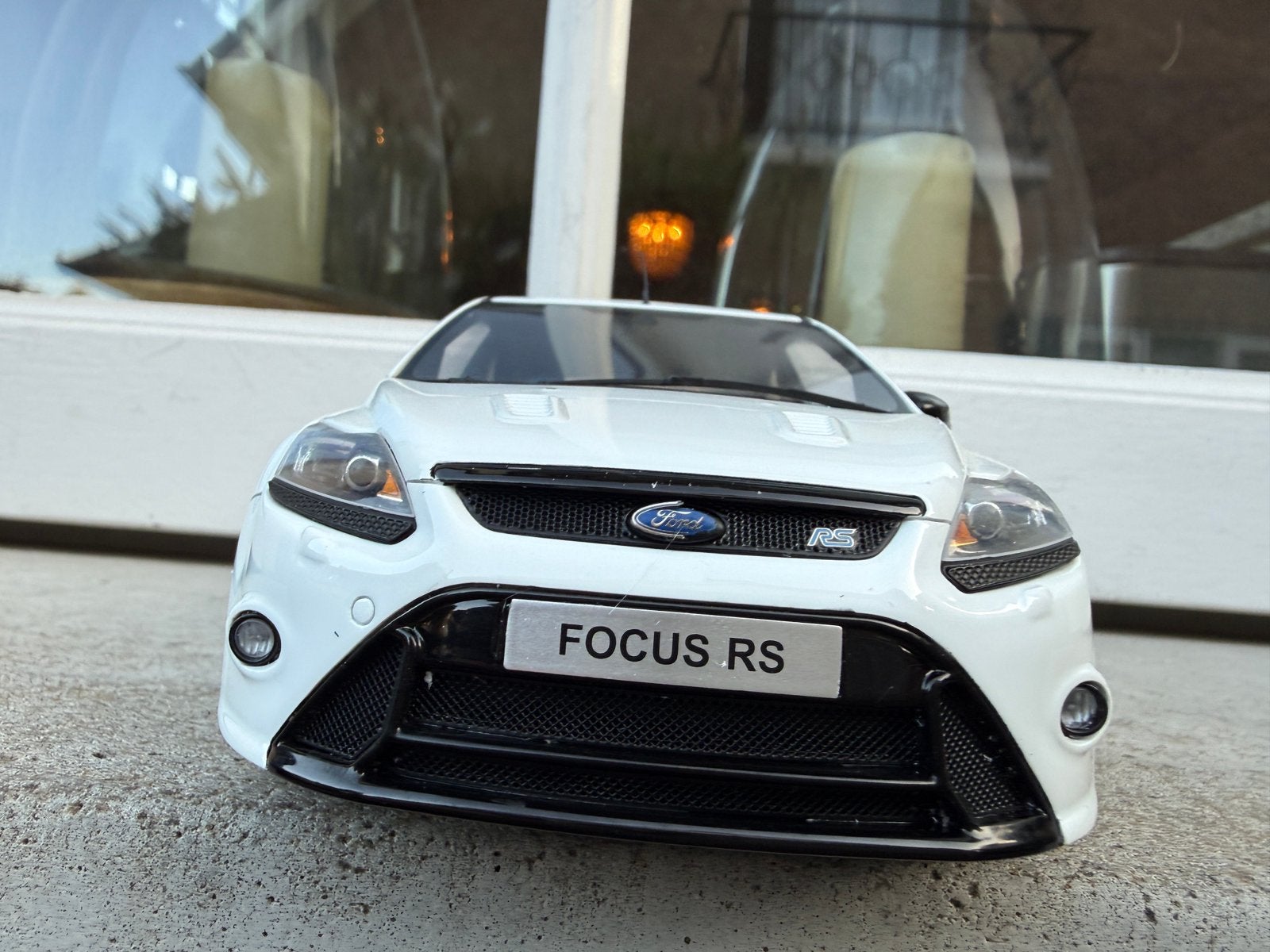 1:18 Ford Focus RS Mk2 wit Otto Models OT977 *mist spiegel*, Hobby en Vrije tijd, Modelauto's | 1:18, OttOMobile, Auto, Ophalen of Verzenden
