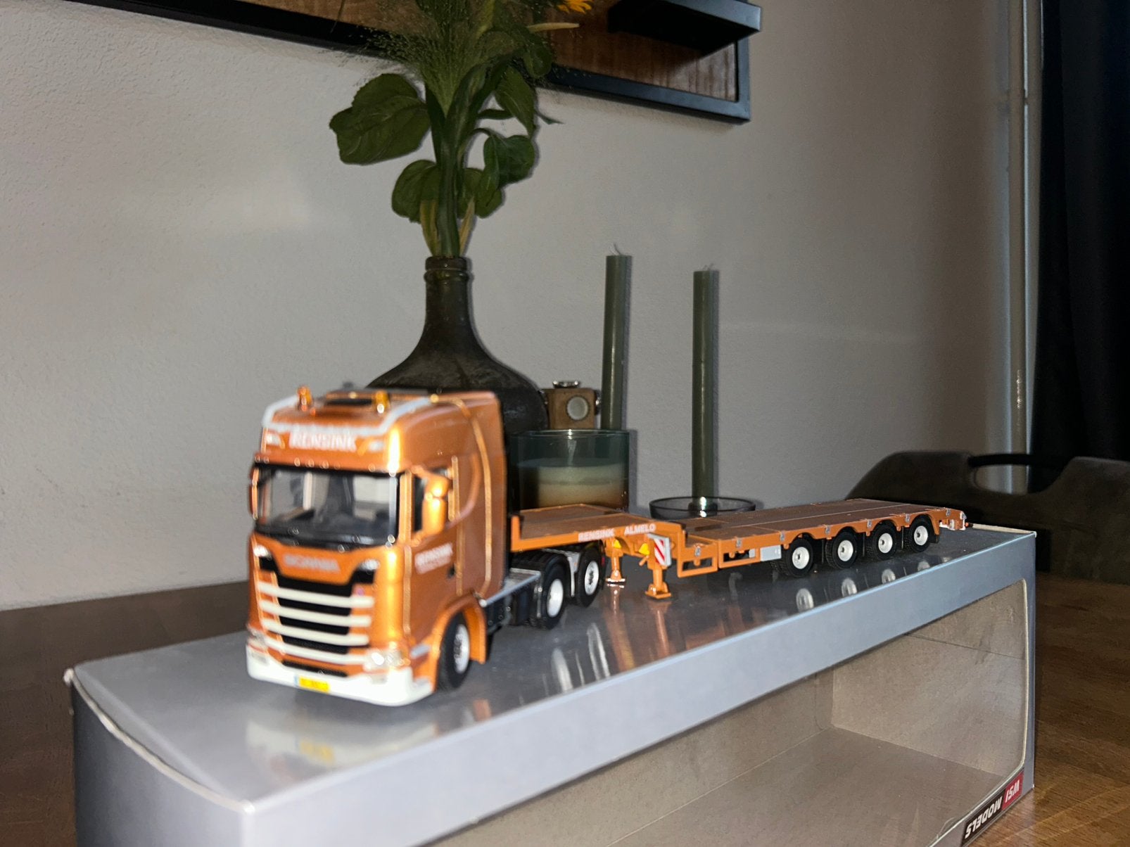 WSI Rensink Scania met een verstelbare dieplader, Hobby en Vrije tijd, Modelauto's | 1:50, Ophalen of Verzenden, Zo goed als nieuw