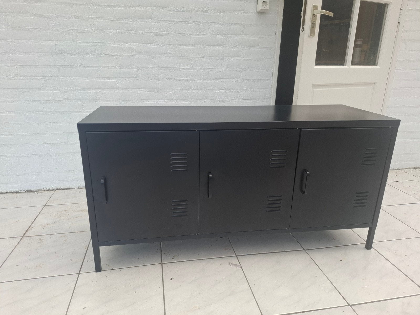 Zwart metalen dressoir/tv-meubel met kleine beschadiging, Ophalen, Gebruikt, Industrieel