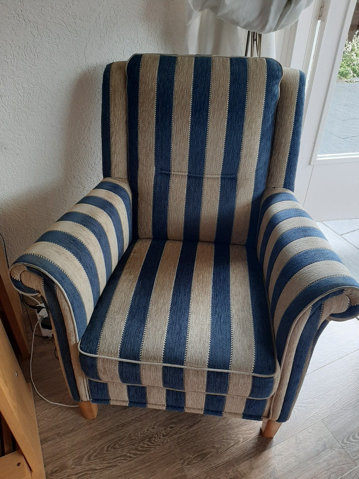 Comfortabele fauteuil met blauw/beige streepdessin, Ophalen, Gebruikt, 75 tot 100 cm, Stof