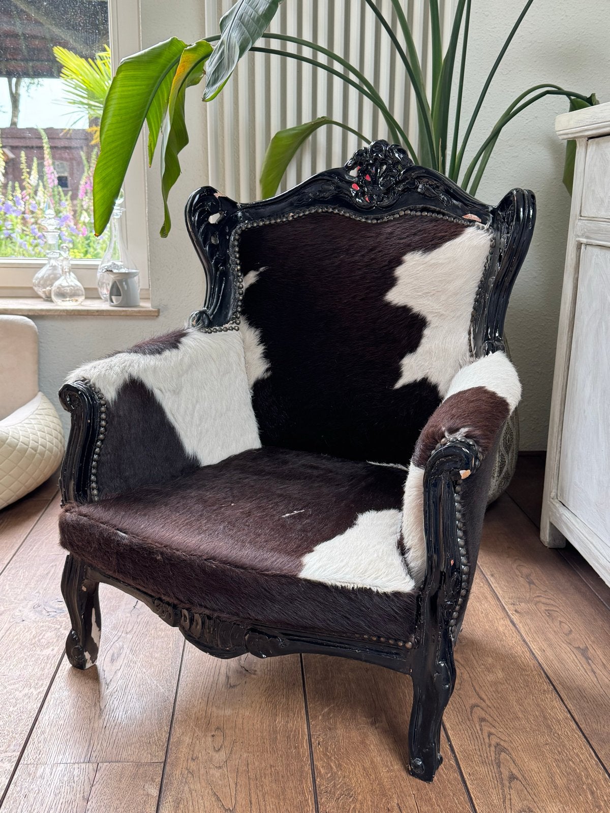 Barokke kinderen fauteuil met koeienhuid bekleding, Ophalen