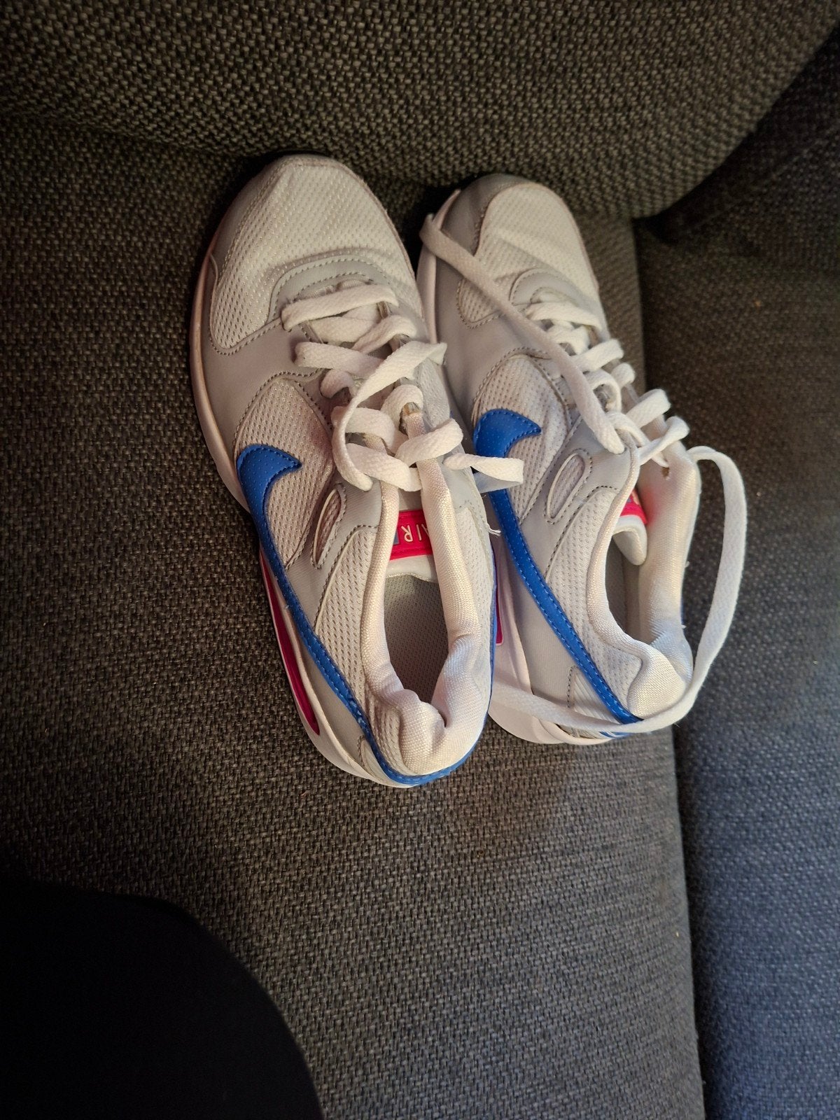 Nike air, Ophalen of Verzenden, Zo goed als nieuw, Schoenen