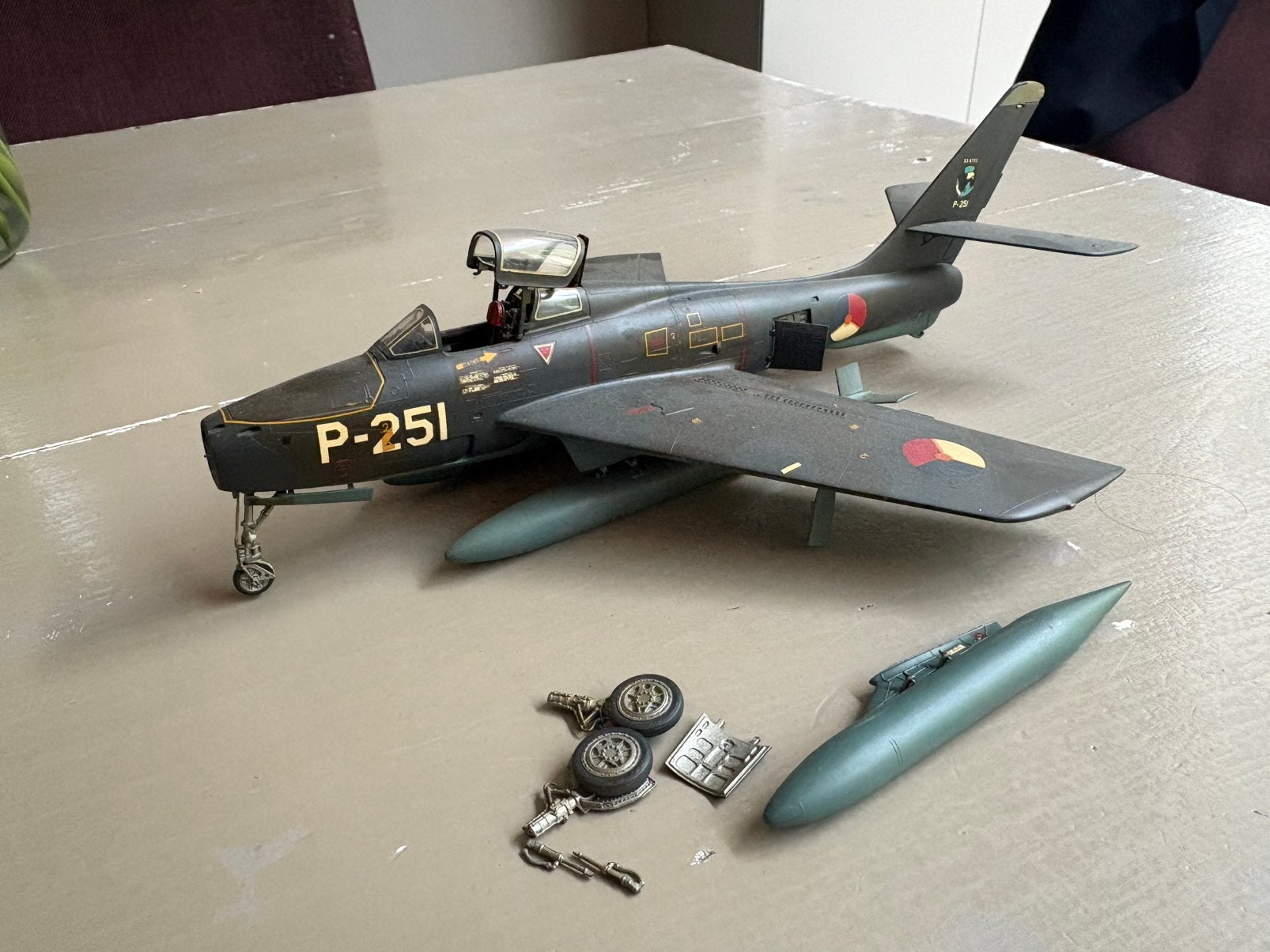 F-84F Klu model Luchtmacht 311 squadron, Overige merken, Gebruikt, Ophalen of Verzenden, Groter dan 1:72