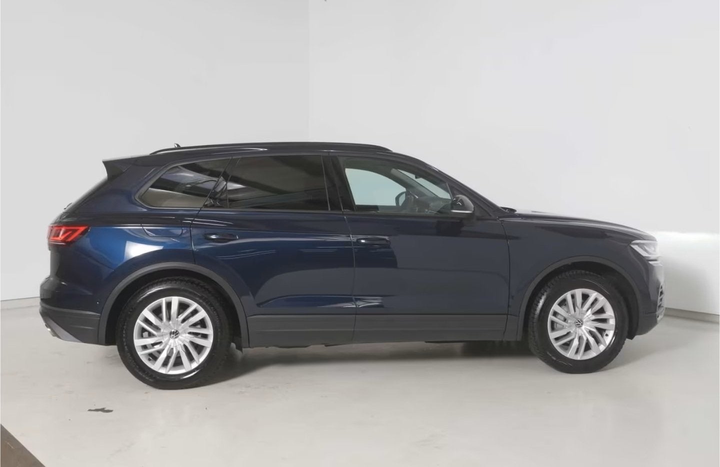 Volkswagen Touareg 3.0 TDI Grijs Kenteken ACC Luchtvering Co, Automaat, 15 km/l, Gebruikt, Zwart