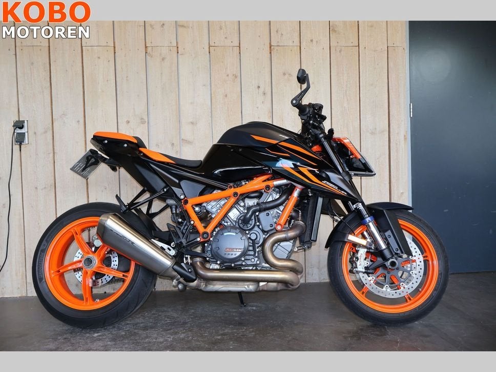 KTM 1290 SUPERDUKE R EVO (bj 2022), 2 cilinders, KTM, Motorrijbewijs A, Bedrijf