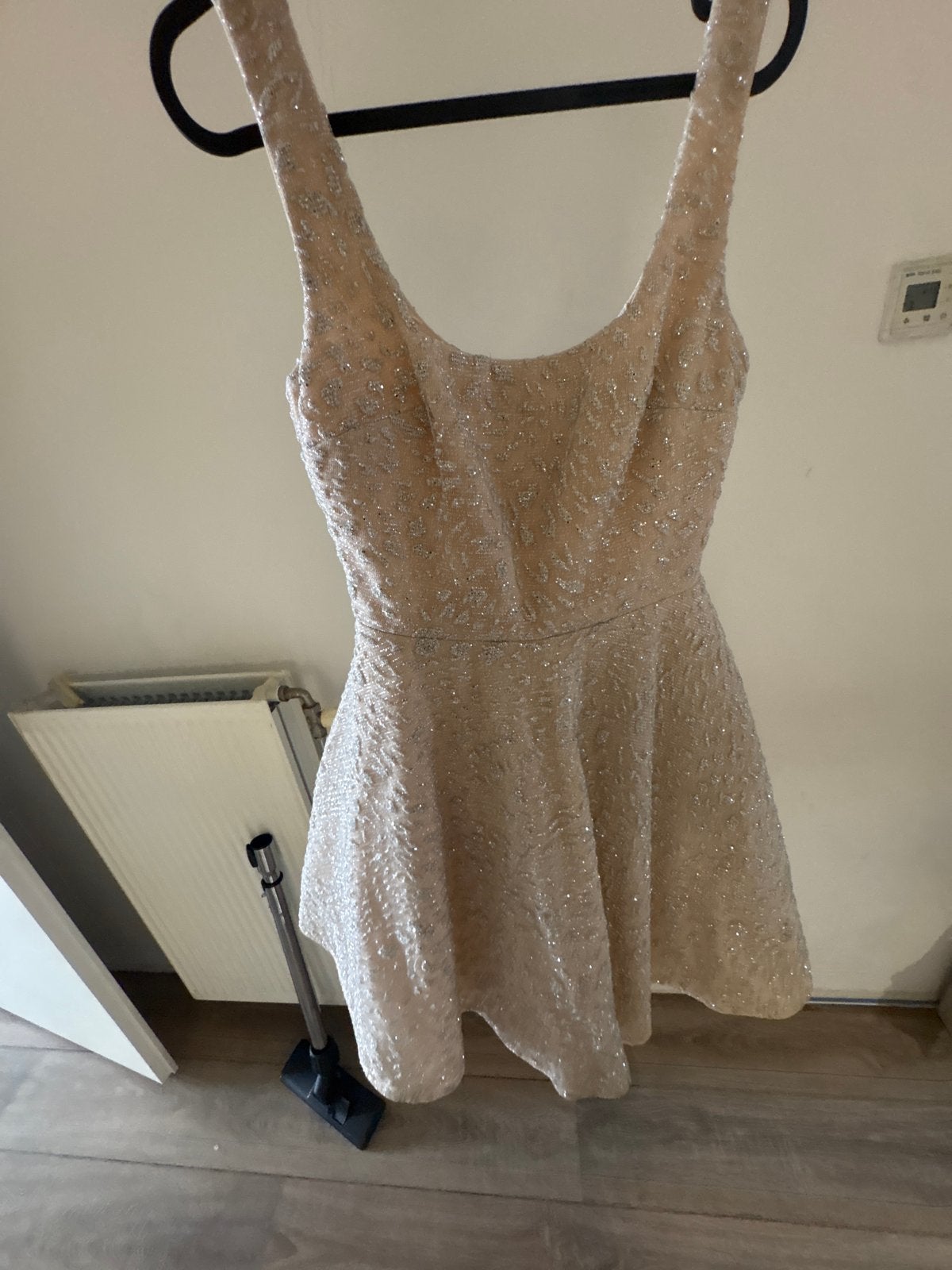 Mooie getailleerde glitter jurk roze/beige - Maat 38, Zo goed als nieuw, Roze, Boven de knie, Ophalen