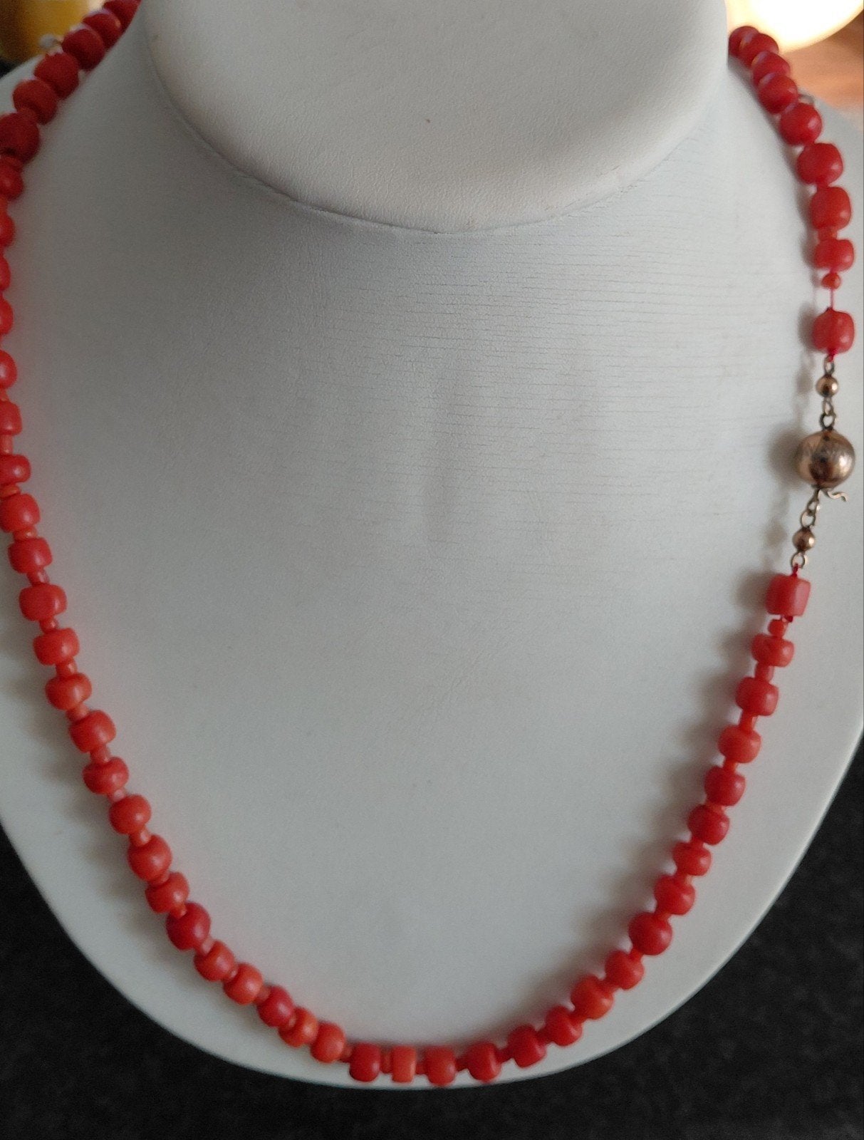 vintage snoer bloedkoraal, 60 cm ,gouden slot,41 gram, Sieraden, Tassen en Uiterlijk, Verzenden, Goud, Ketting