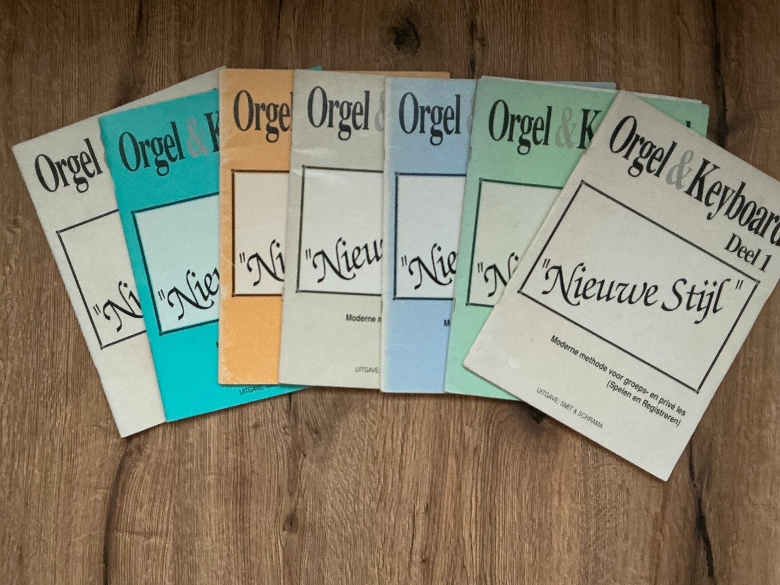 Orgel en keyboard. Nieuwe stijl. 1 koop. €20., Muziek en Instrumenten, Orgel, Les of Cursus, Ophalen of Verzenden, Zo goed als nieuw