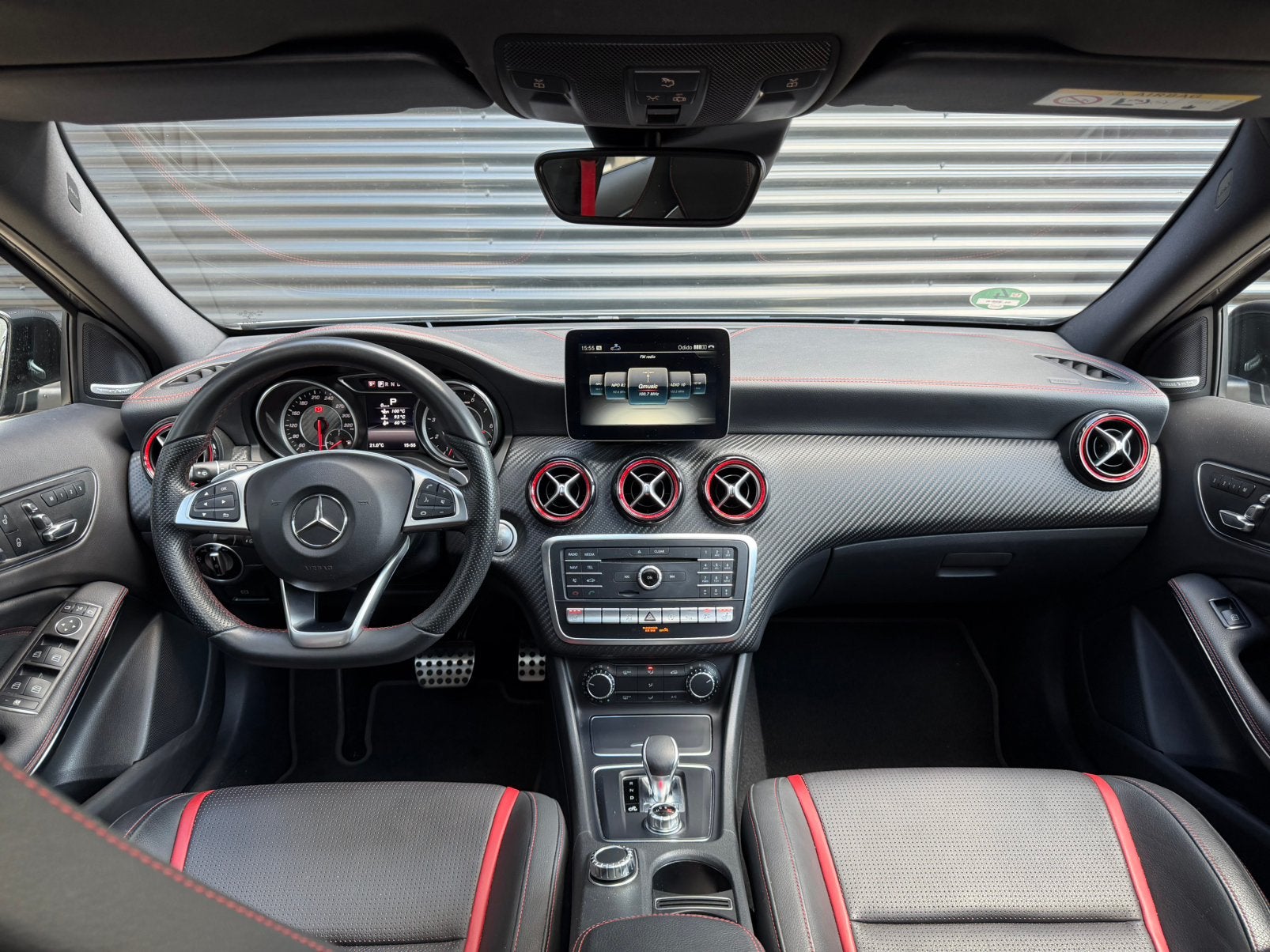 Mercedes-Benz A-Klasse A45 AMG 381pk | pano | H&K |kuipstoel, Auto's, Mercedes-Benz, Automaat, Zwart, 4 cilinders, Vierwielaandrijving