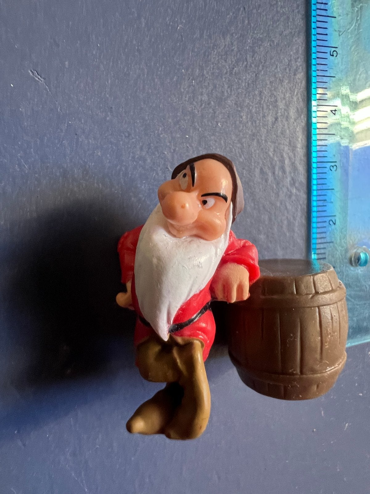 Disney Grumpy figuur met vat Sneeuwwitje, Verzamelen, Ophalen of Verzenden, Gebruikt