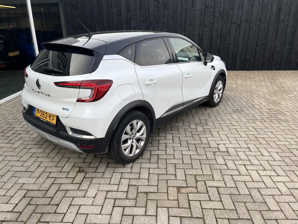 Renault Captur 1.6 E-Tech Hybrid 145 Intens Carplay / Led /, 94 pk, Gebruikt, 715 kg, Wit