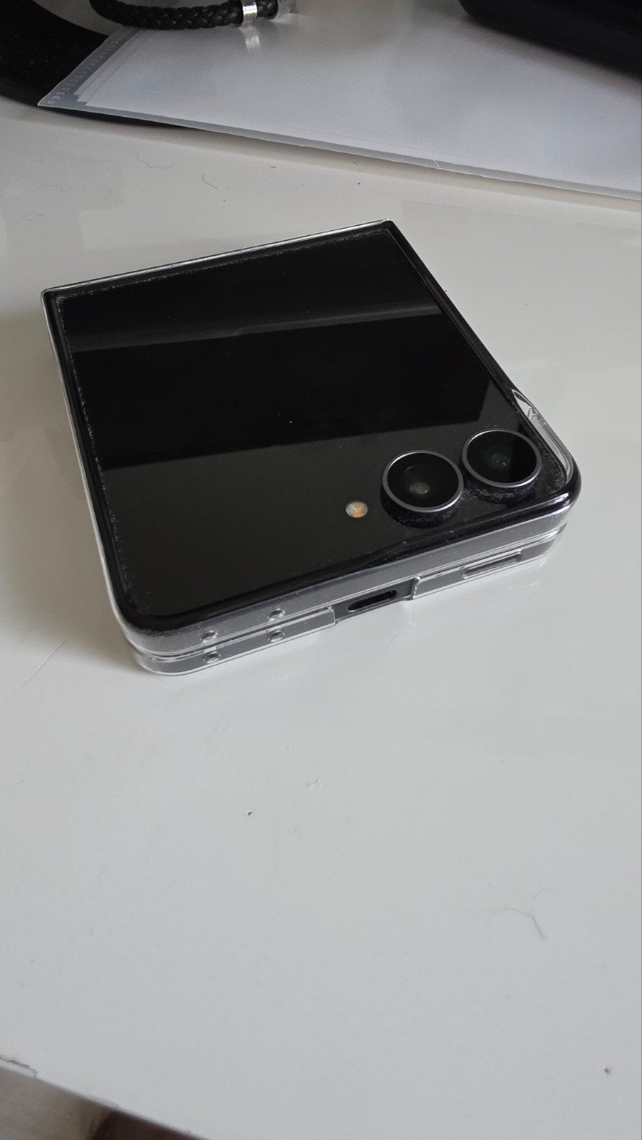 Foto 2 van Samsung Galaxy Z Flip8 256GB Zwart - Zo goed als nieuw