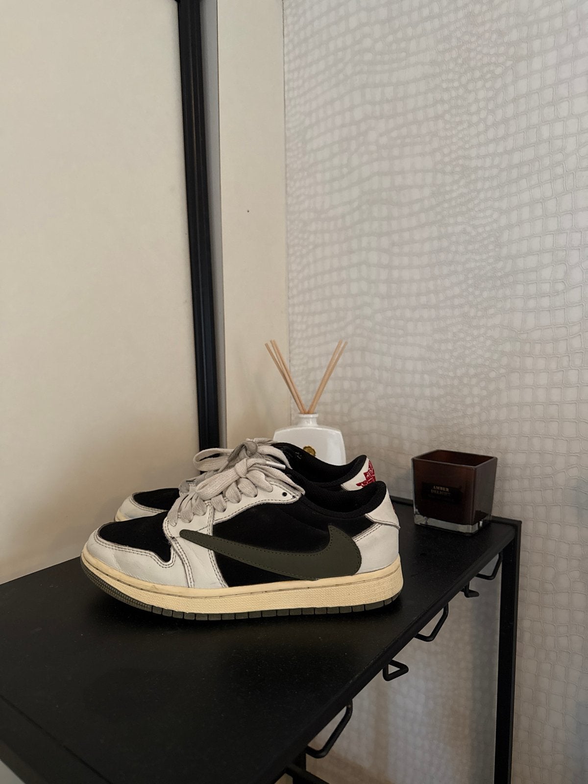 Travis Scott, Ophalen, Gedragen, Zwart, Sneakers of Gympen