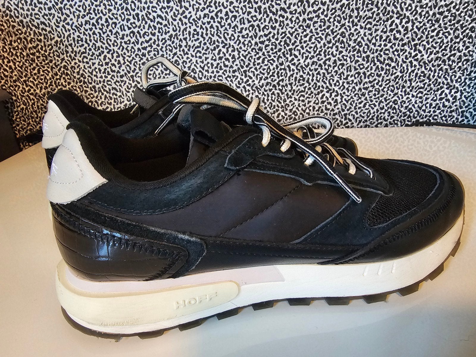HOFF OPRUIMING; MOOIE ZWARTE SNEAKERS 40 € 17,50, Ophalen of Verzenden, Gedragen, Zwart, Sneakers of Gympen