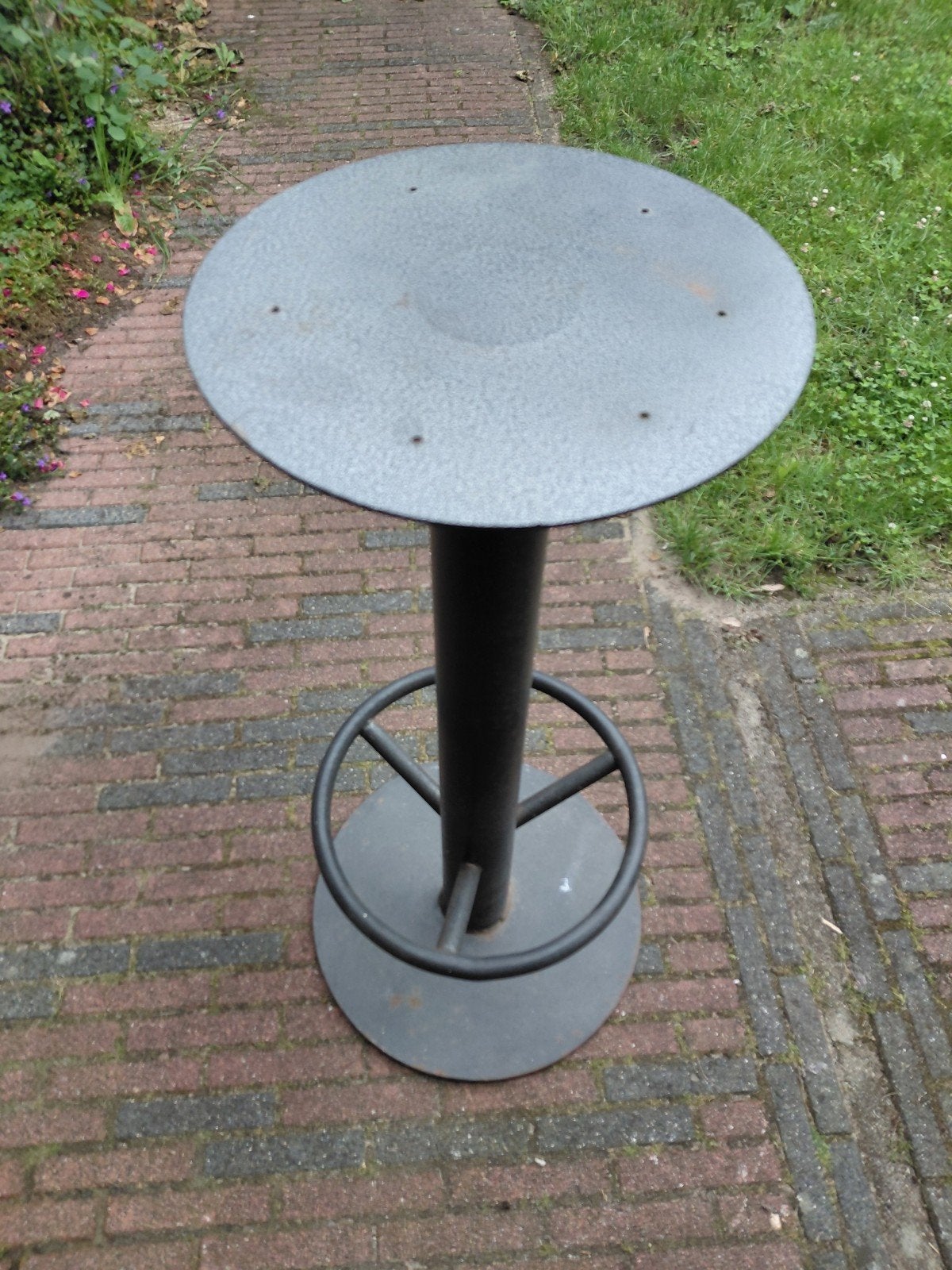 Stevige metalen statafel / bartafel, Ophalen, Gebruikt