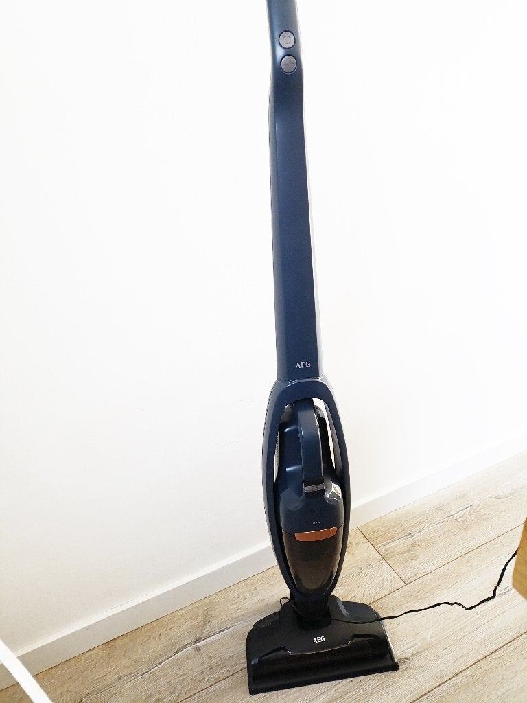 Steelstofzuiger AEG QX6, Ophalen, Geschikt voor tapijt, Gebruikt, Reservoir