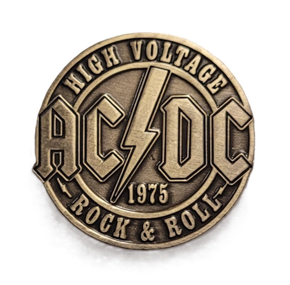 ACDC High Voltage pin van metaal speldje speld, Info@deconoord.nl, Deco Noord, Nieuw, Ophalen of Verzenden