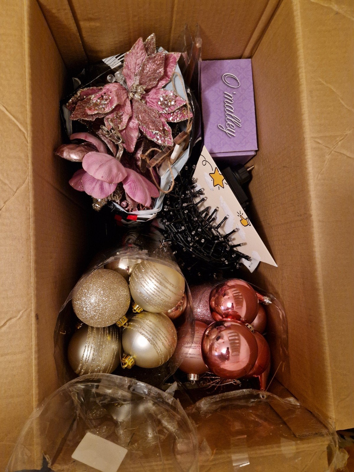 Te koop: rose en champagne kerstballen en decoraties, Ophalen