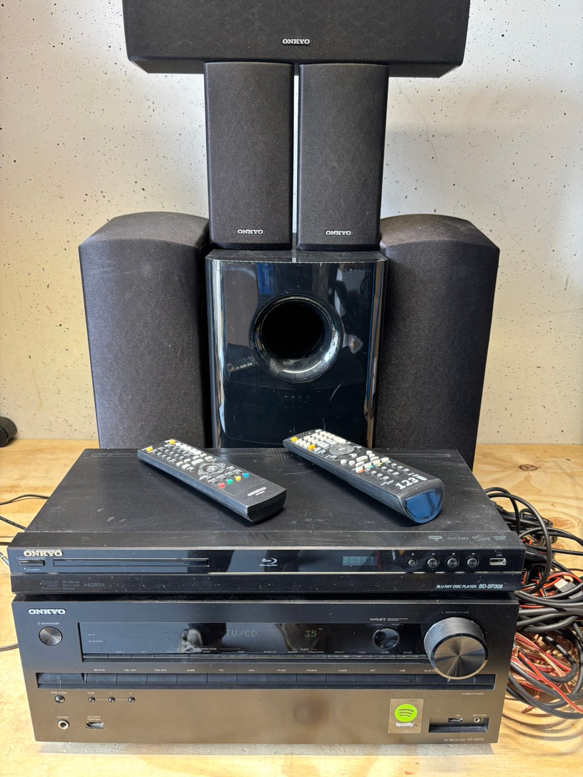 Onkyo HT-R693 home cinema set met wifi en bluetooth, Blu-ray-speler, 70 watt of meer, Zo goed als nieuw, 5.1-systeem