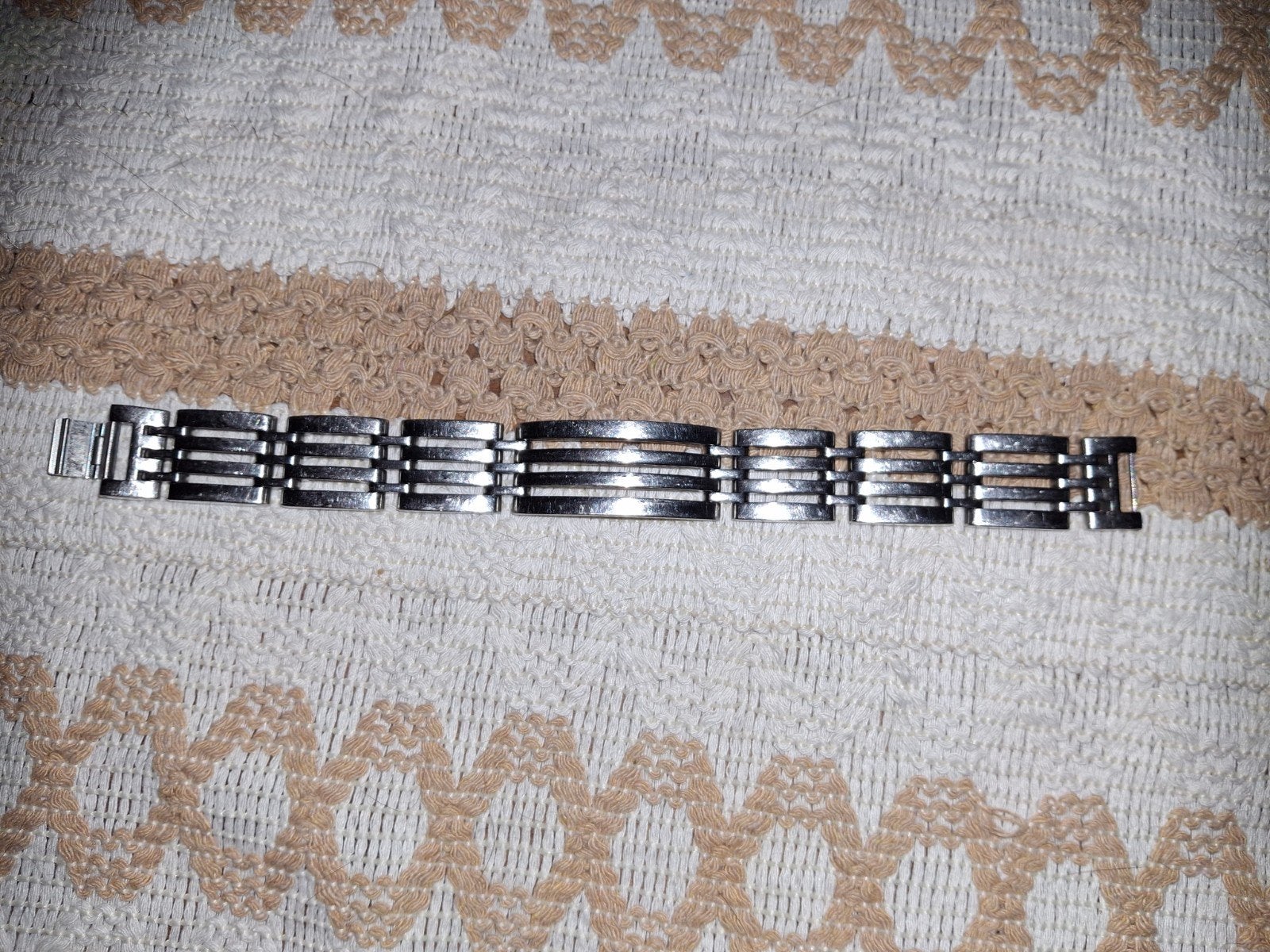 armband - Zilverkleurig, Ophalen of Verzenden, Zo goed als nieuw, Zilver, Staal