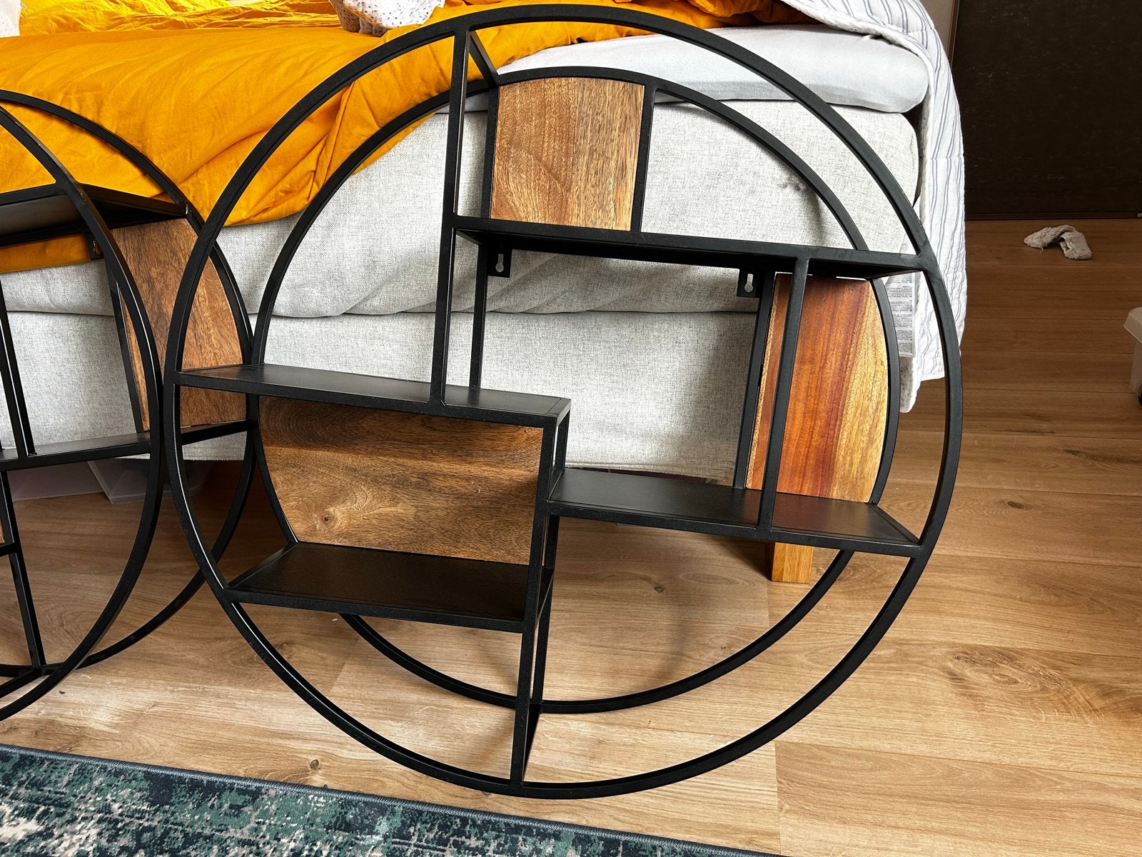 2x Ronde Wandplank Zwart Metaal Hout, Ophalen, Zo goed als nieuw
