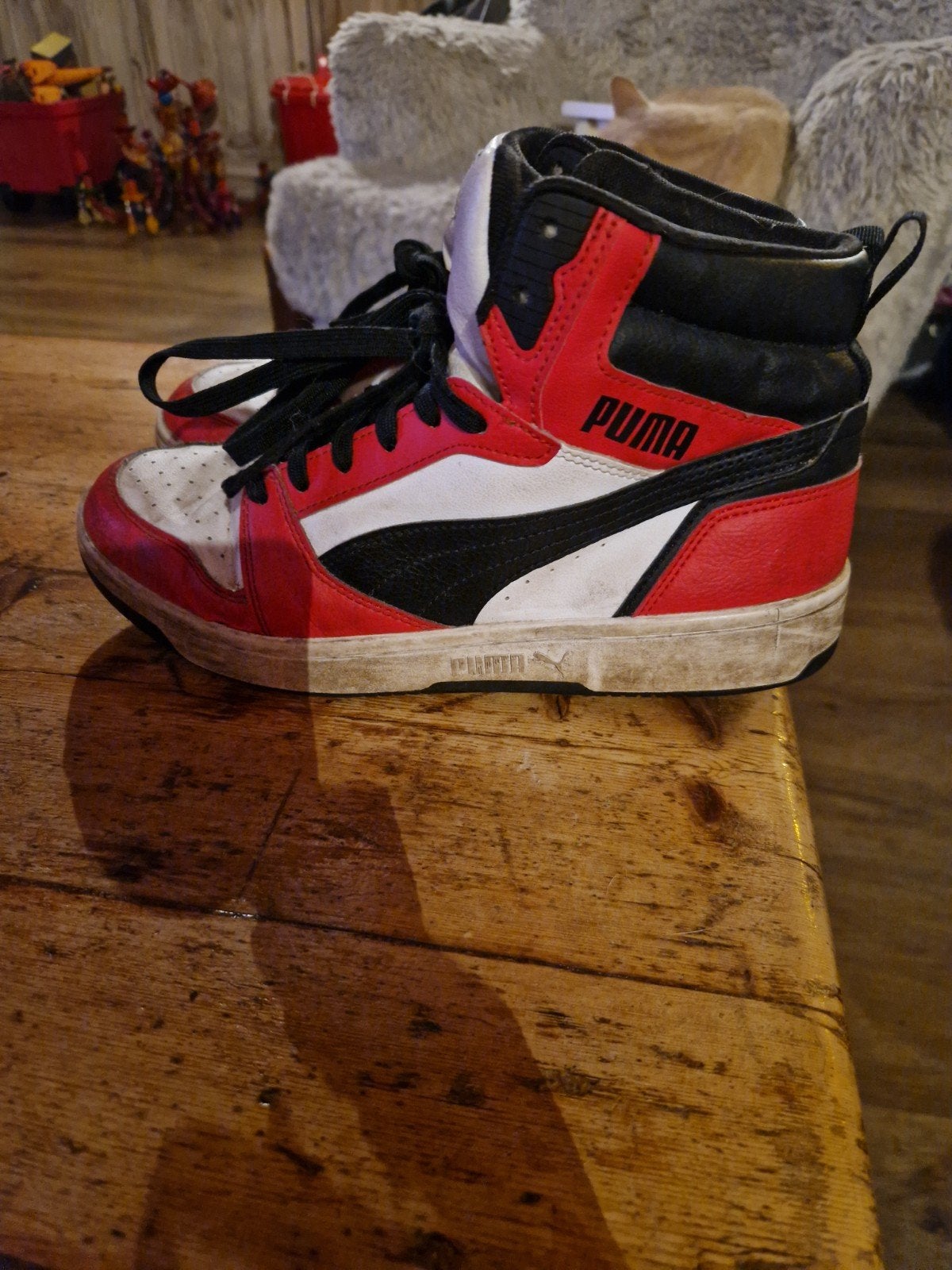 PUMA SNEAKERS MAAT 39, Puma, Ophalen of Verzenden, Sneakers of Gympen, Rood