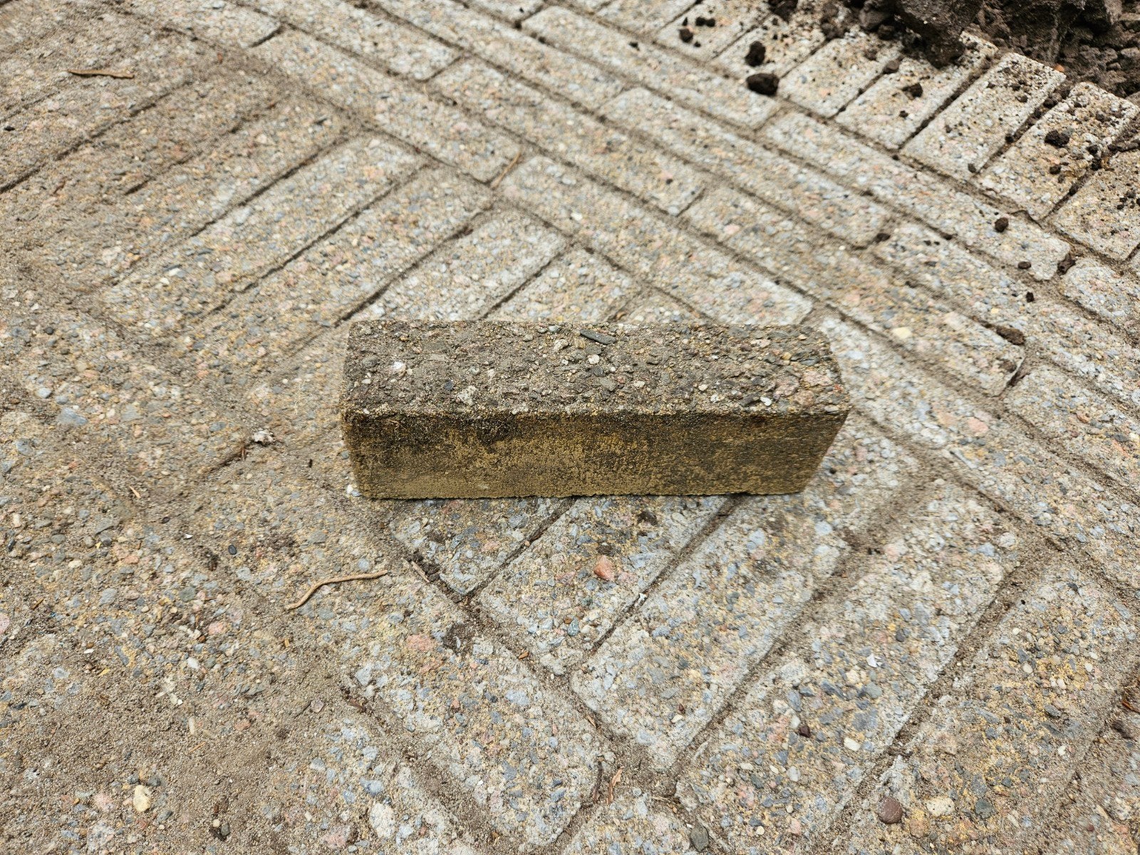Gebruikte betonnen klinkers voor terras of oprit, Tuin en Terras, Tegels en Klinkers, Ophalen, Gebruikt, Klinkers, 10 m² of meer