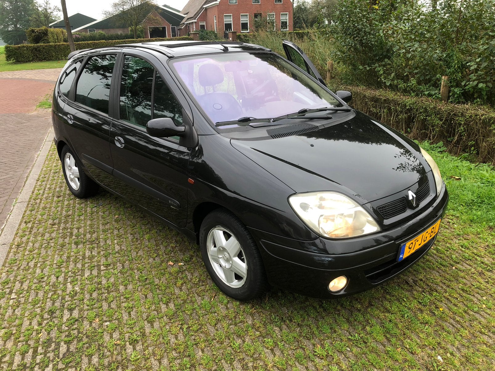 Zeer complete Renault Scénic 2.0 16V Dynamique 2002 Zwart, Auto's, Panoramadak, 680 kg, 4 cilinders, 138 pk