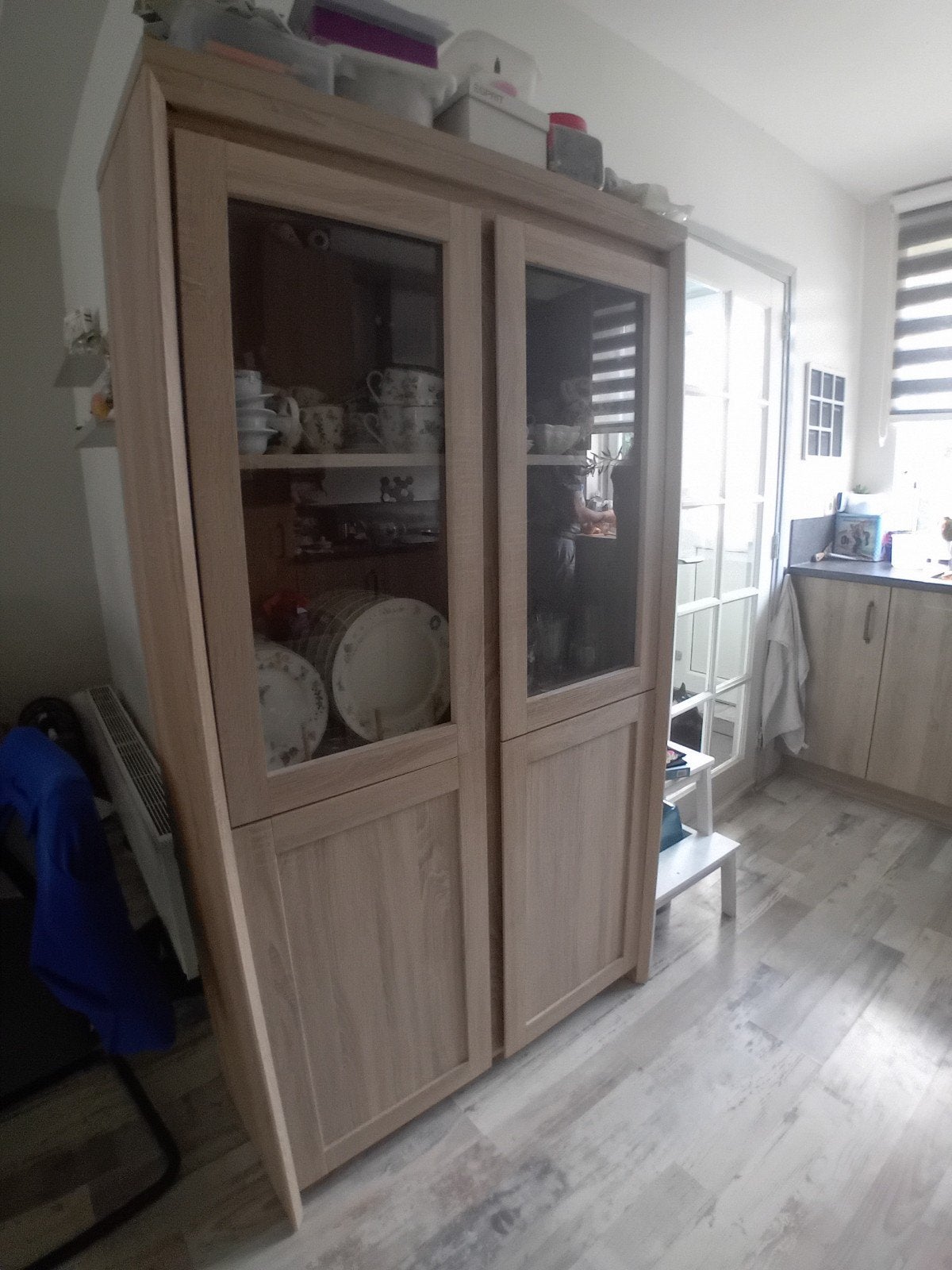 JYSK Houtlook Servieskast, Huis en Inrichting, Kasten | Vitrinekasten, Ophalen, Met deur(en), 100 tot 150 cm, Landelijk, Scandinavisch
