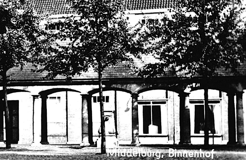 700777 Middelburg Z 1966 Binnenhof Nette kaart onbeschreven, Ophalen of Verzenden, 1960 tot 1980, Ongelopen, Zeeland