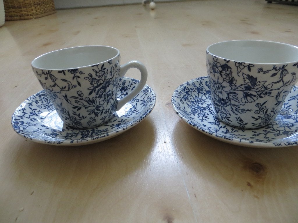 kop en schotels/thee/Royal Tudor/Rosemarie/servies/Engeland, Huis en Inrichting, Ophalen of Verzenden, Zo goed als nieuw, Overige stijlen