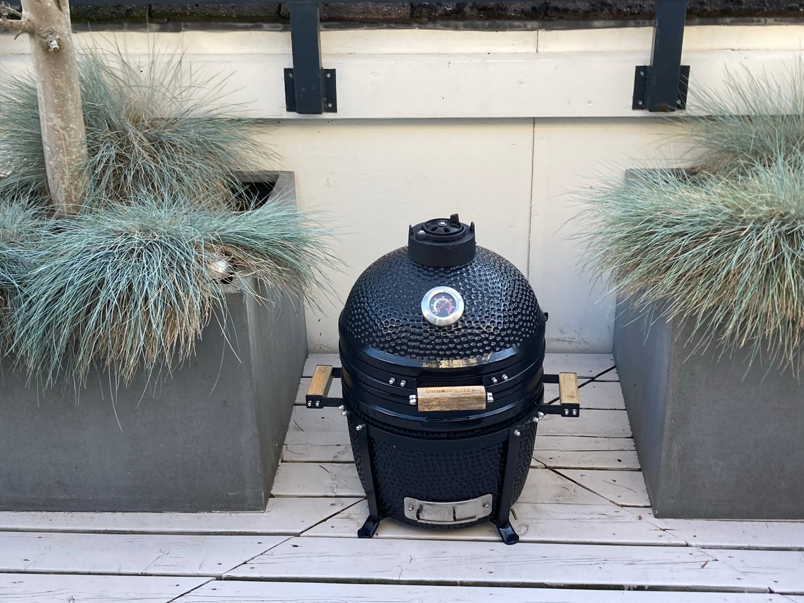 Kamado BBQ medium met hoes en houtskool, Ophalen, Zo goed als nieuw