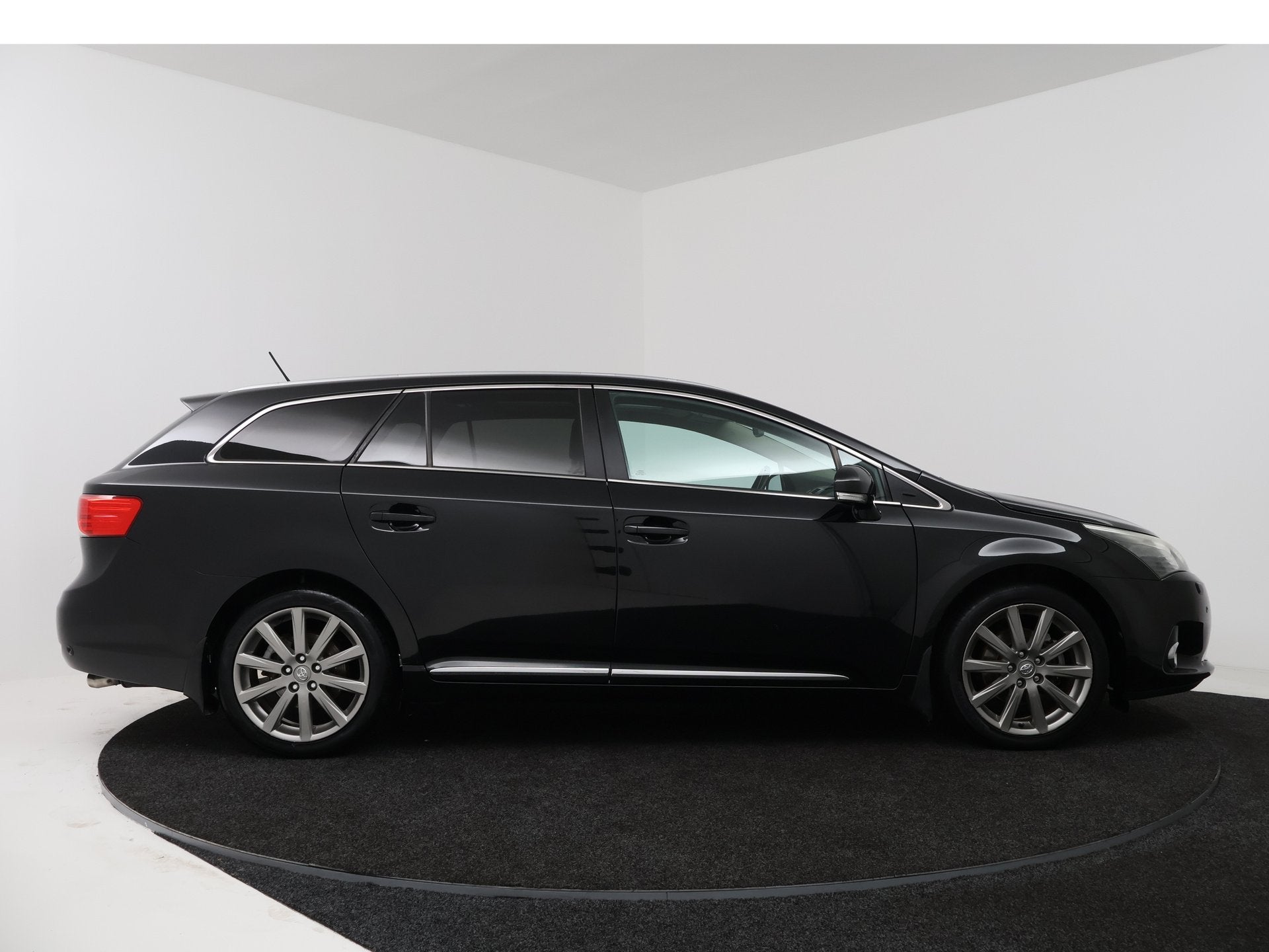 Toyota Avensis wagon 2.0 VVTi Executive Business | Panoramad, Zwart, 4 cilinders, Zwart, 152 pk