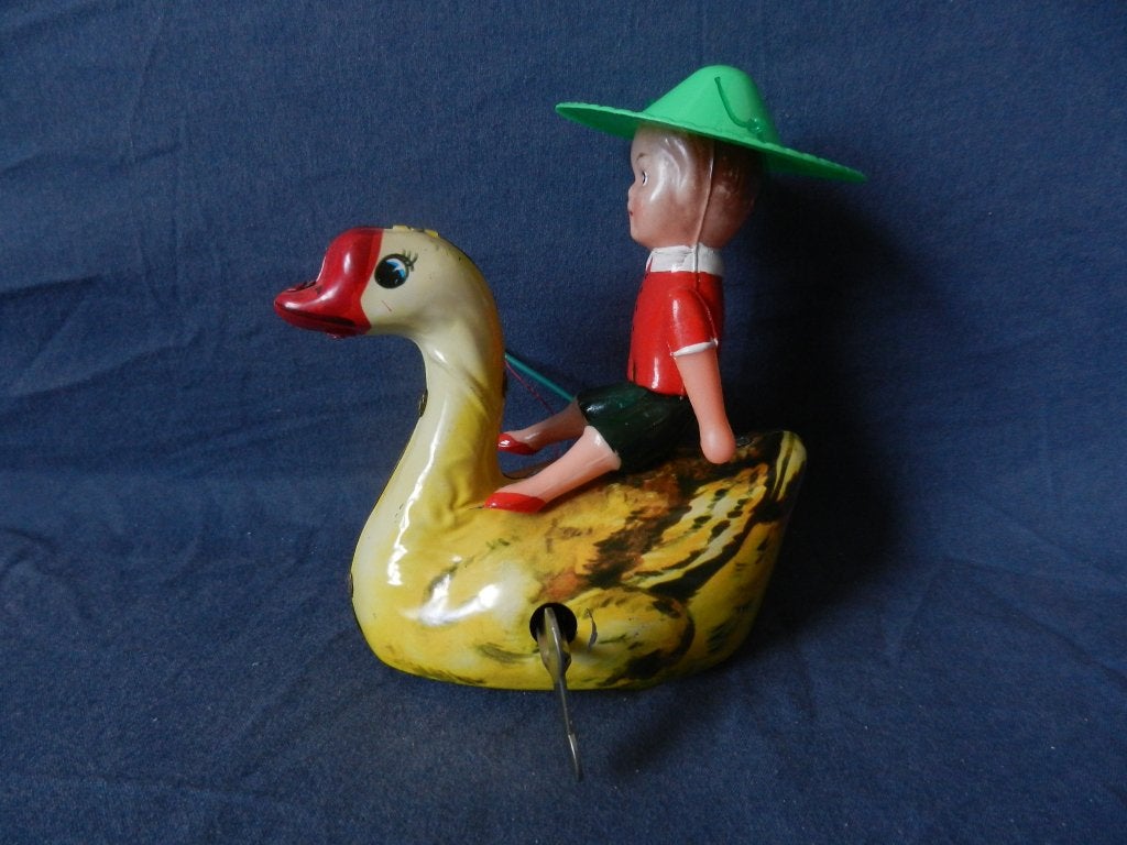 Blikken speelgoed Jongen met hoed op gans China c 1970, Ophalen of Verzenden