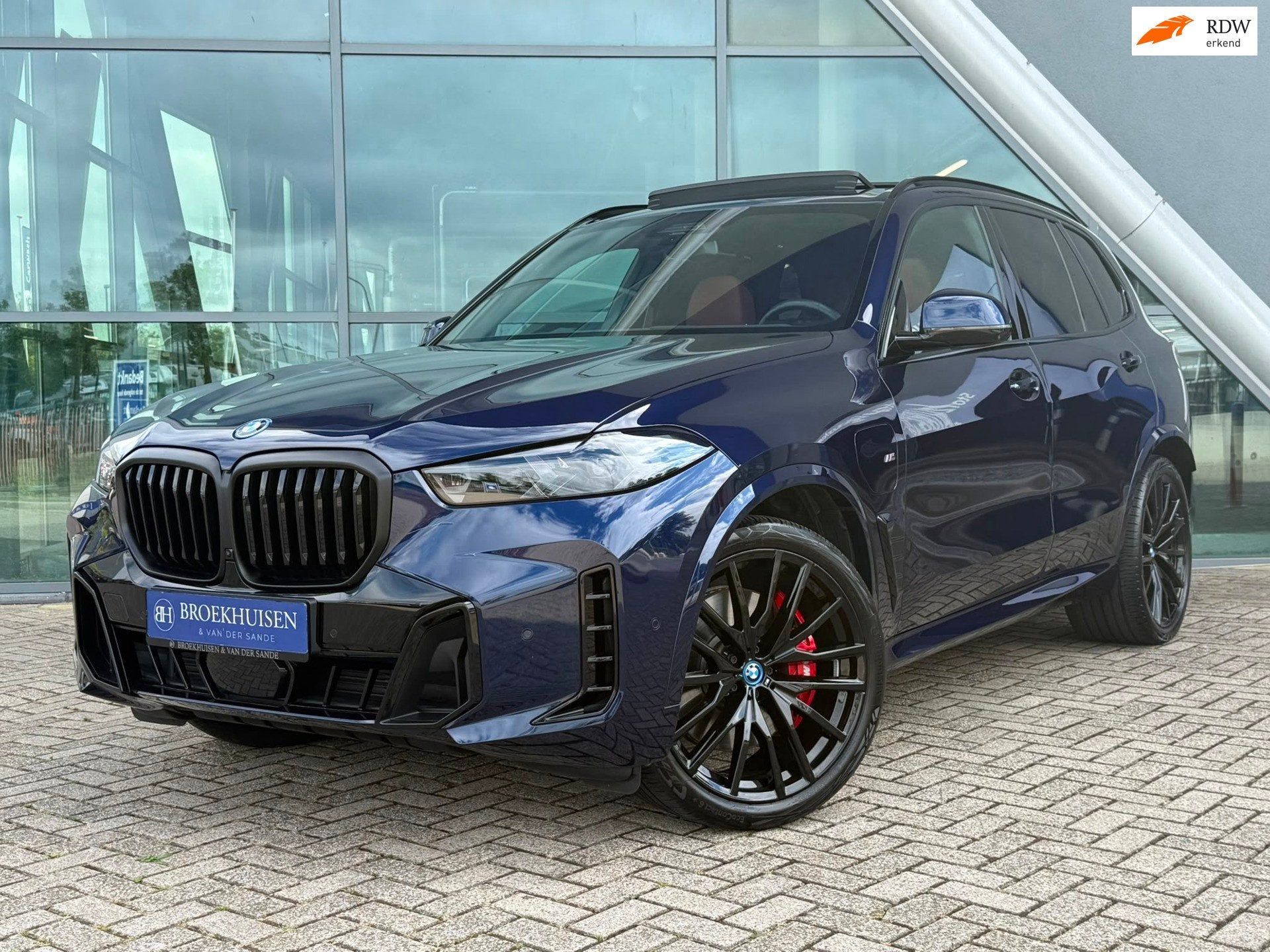 BMW X5 XDrive50e M-Sport Shadow Line 489pk Panoramadak / Tre, Auto's, BMW, Automaat, Gebruikt, X5, 2395 kg
