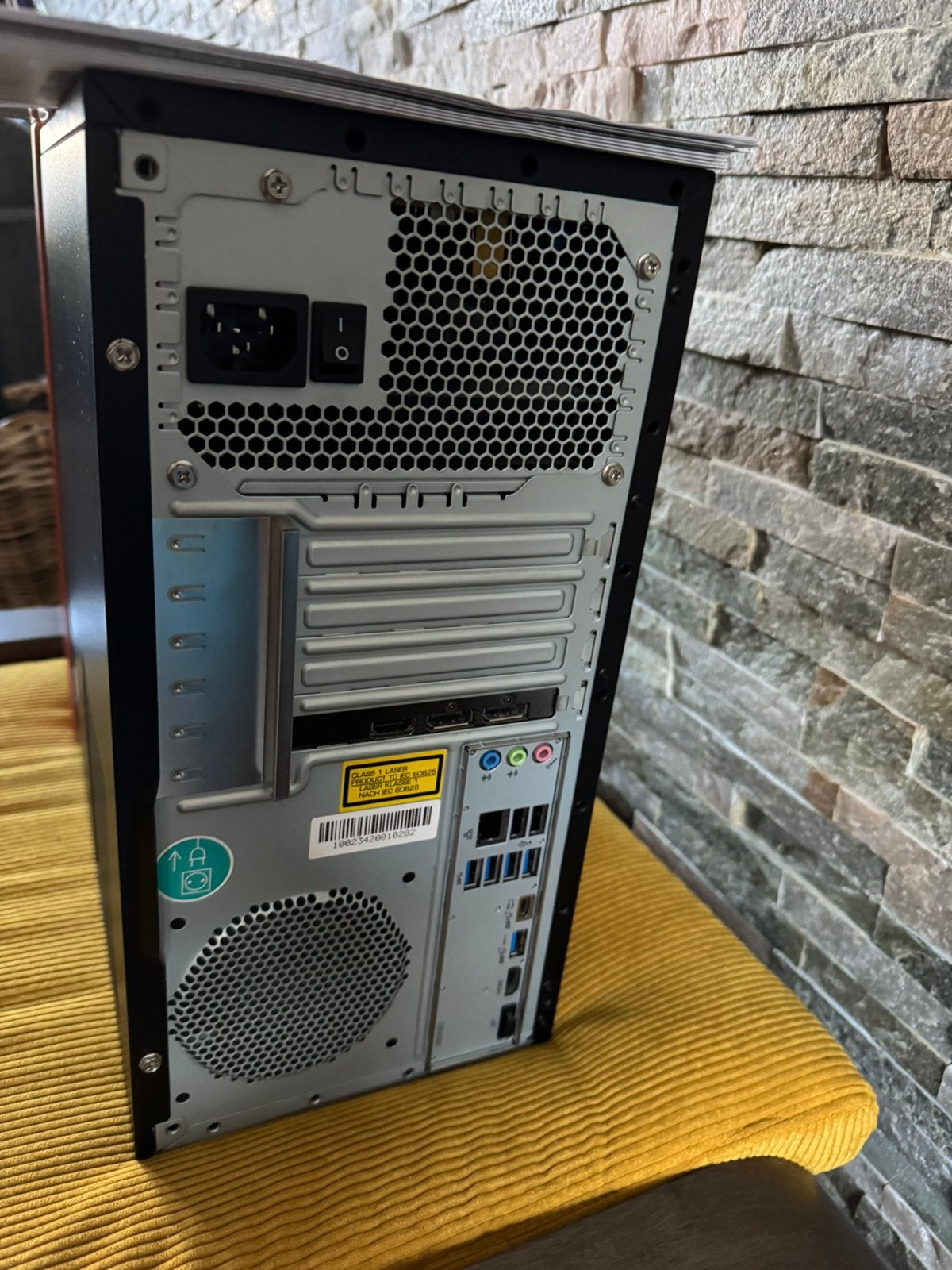 Gamecomputer met twee schermen, toetsenbord en muis, Ophalen, Gebruikt, Onbekend