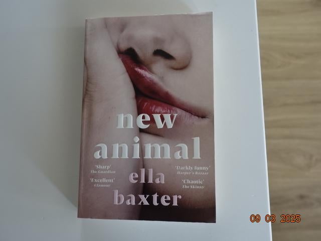 New Animal.....Ella Baxter, Ophalen, Zo goed als nieuw, Fictie