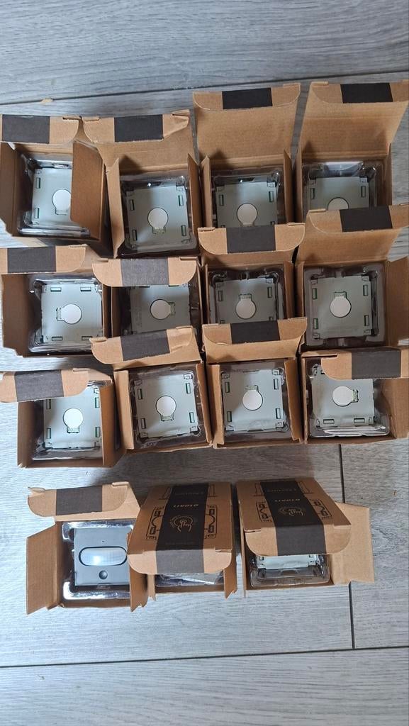 9 Nieuwe Livolo,lichtschakelaars met dimmer, 20 eur per.stuk, Ophalen of Verzenden, Nieuw