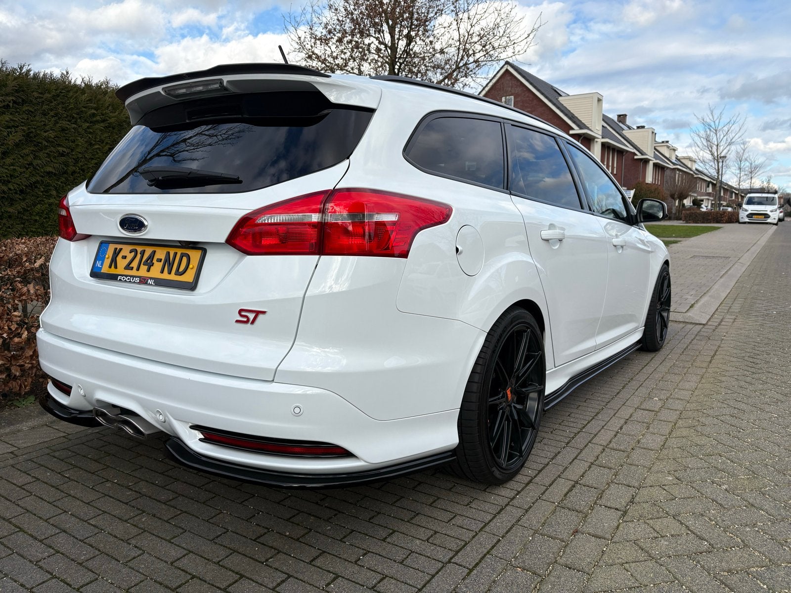 Foto 2 van Ford Focus 2.0 Ecoboost 184KW Wagon 2015 Wit