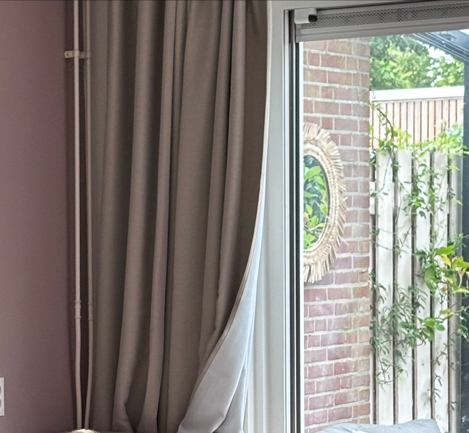 Ikea verduisterende gordijnen - Beige - 2x 290x248 cm, Huis en Inrichting, Ophalen, Gebruikt, Beige, Lichtdoorlatend