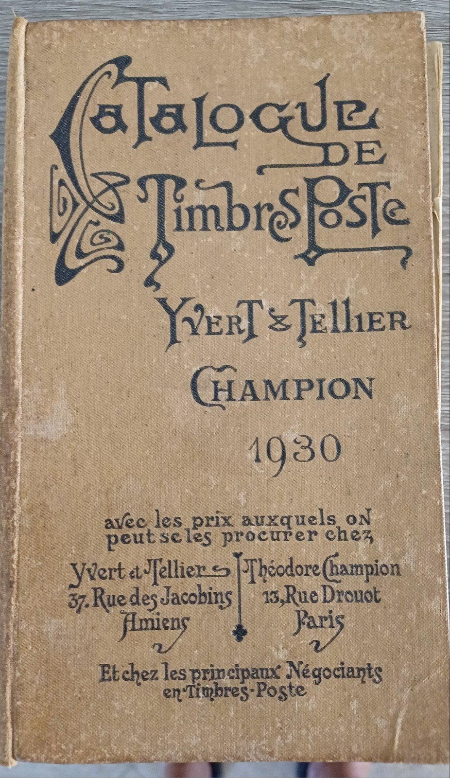 Wereldcatalogs Yvert 1930 in redelijk staat, Ophalen of Verzenden, Catalogus