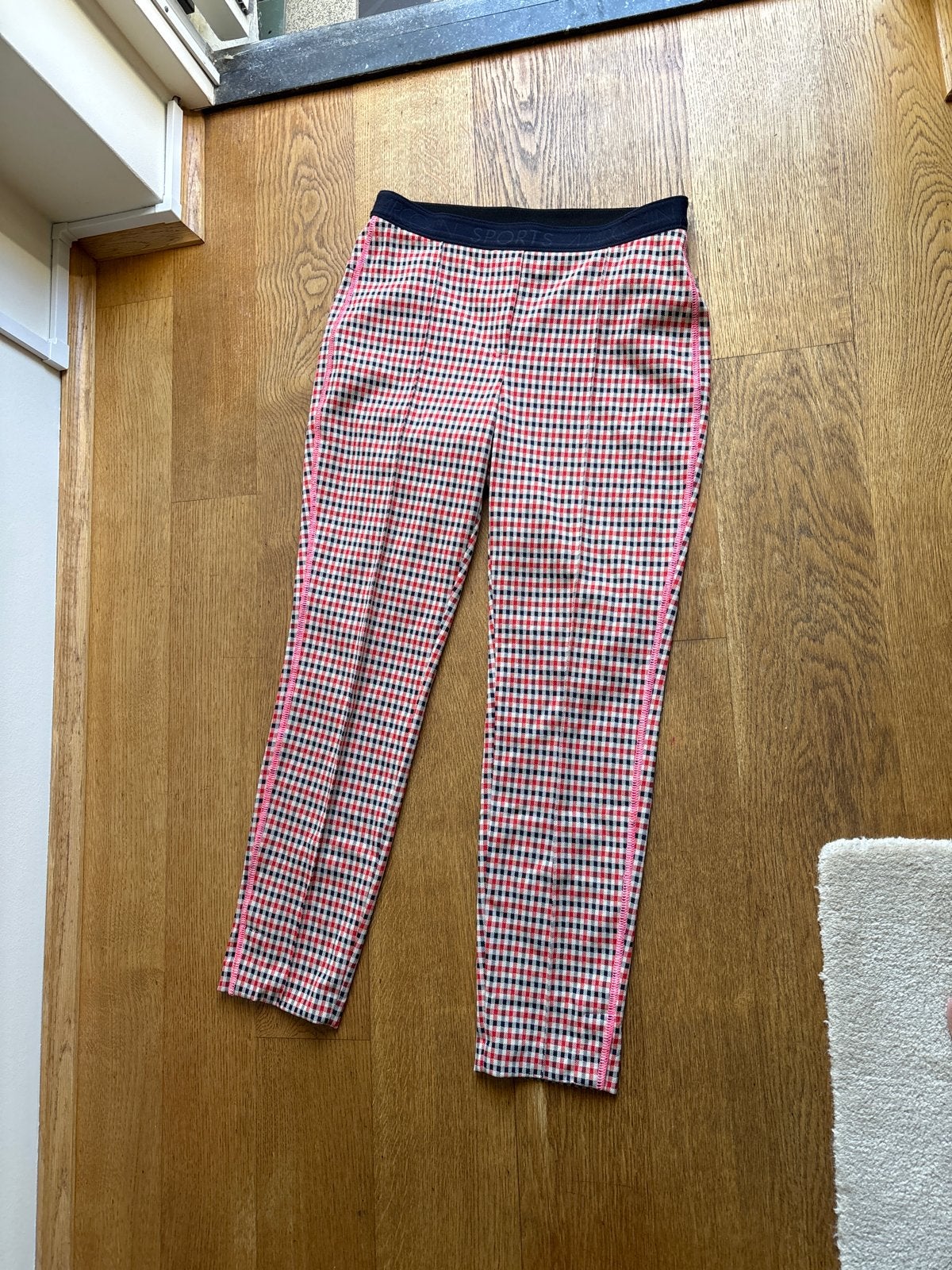 Marc Cain Sports Broek Rood Zwart Geruit met Roze Bies, Maat 38/40 (M), Ophalen of Verzenden, Zo goed als nieuw, Lang