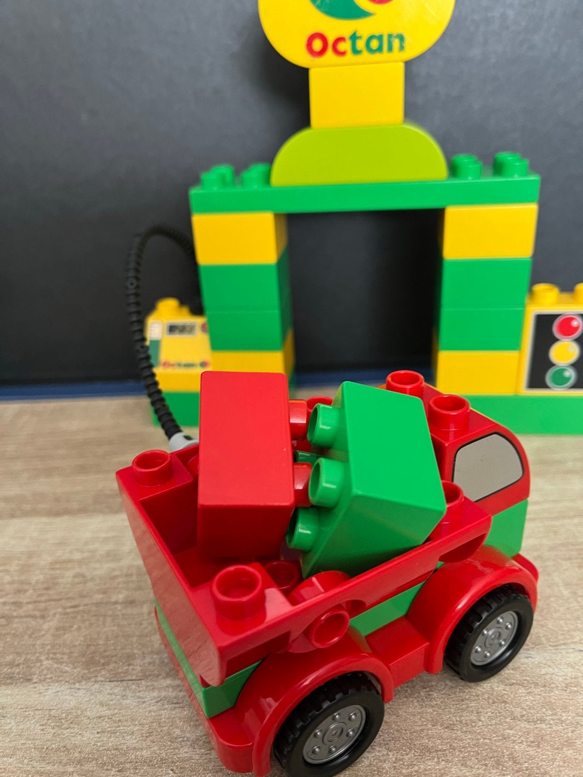 Lego Duplo Octan Tankstation met Vrachtwagen, Gebruikt, Ophalen of Verzenden, Compleet, Duplo
