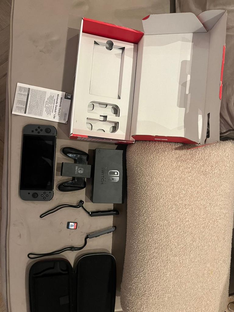 Nintendo switch black on black, Spelcomputers en Games, Spelcomputers | Nintendo DS, Ophalen, Zwart, DS Original of Phat, Nieuw