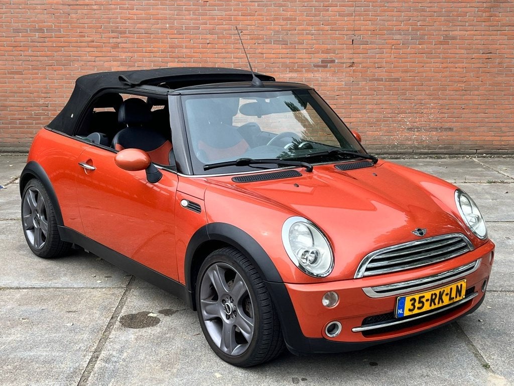 Mini 1.6 16V ONE Cabrio 2005 Oranje, Auto's, Mini, Cabriolet, 4 stoelen, Leder en Stof, Handgeschakeld