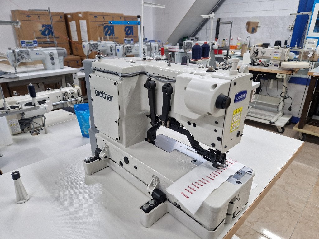 Brother HE-800B-2 Industriële Naaimachine 3, Hobby en Vrije tijd, Naaimachines en Toebehoren, Ophalen, Industrieel, Brother, Naaimachine